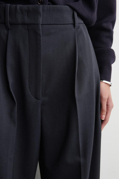 COS プリーツ入り チューリップパンツ -  ウールブレンド素材