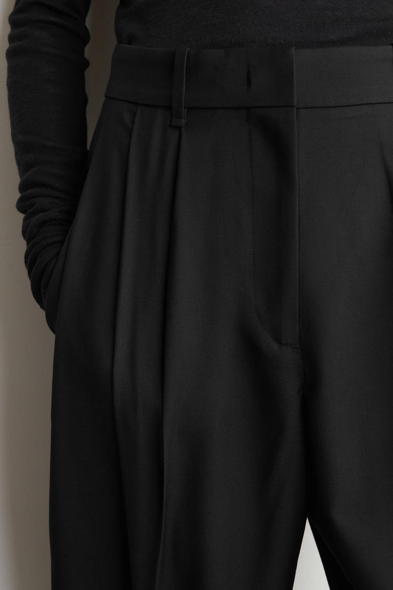 COS プリーツ入り チューリップパンツ -  ウールブレンド素材