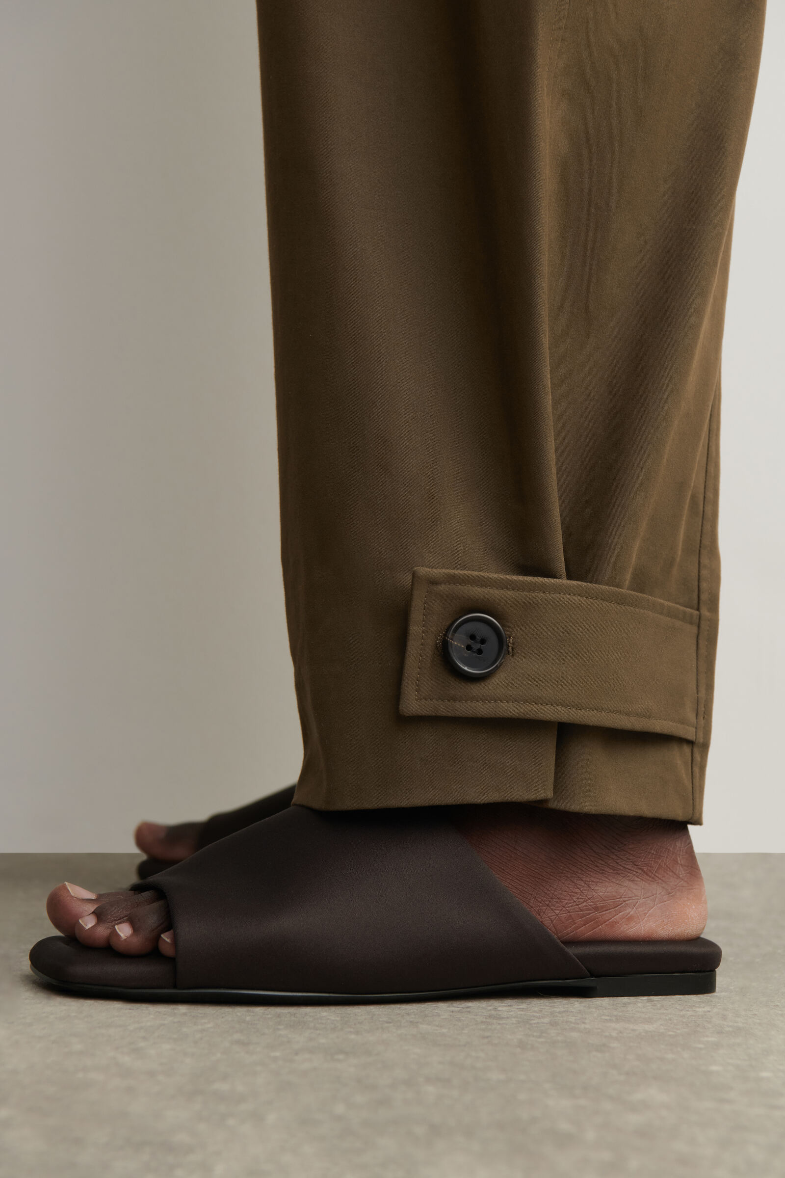 BARREL-LEG COTTON UTILITY TROUSERS バレルレッグ ユーティリティ