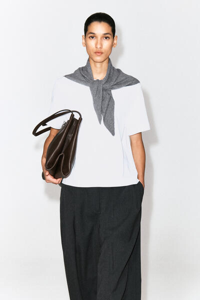 CASHMERE TRIANGLE SCARF