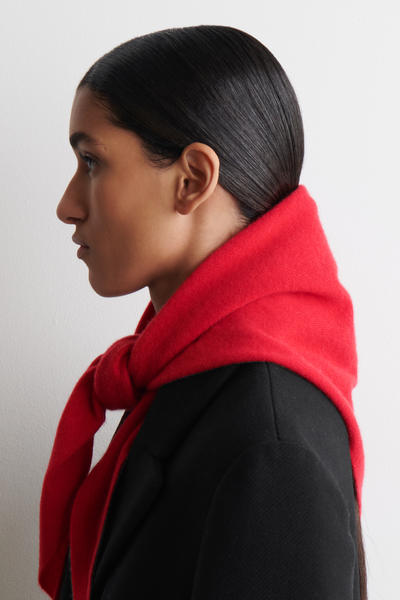 COS カシミヤ三角スカーフ