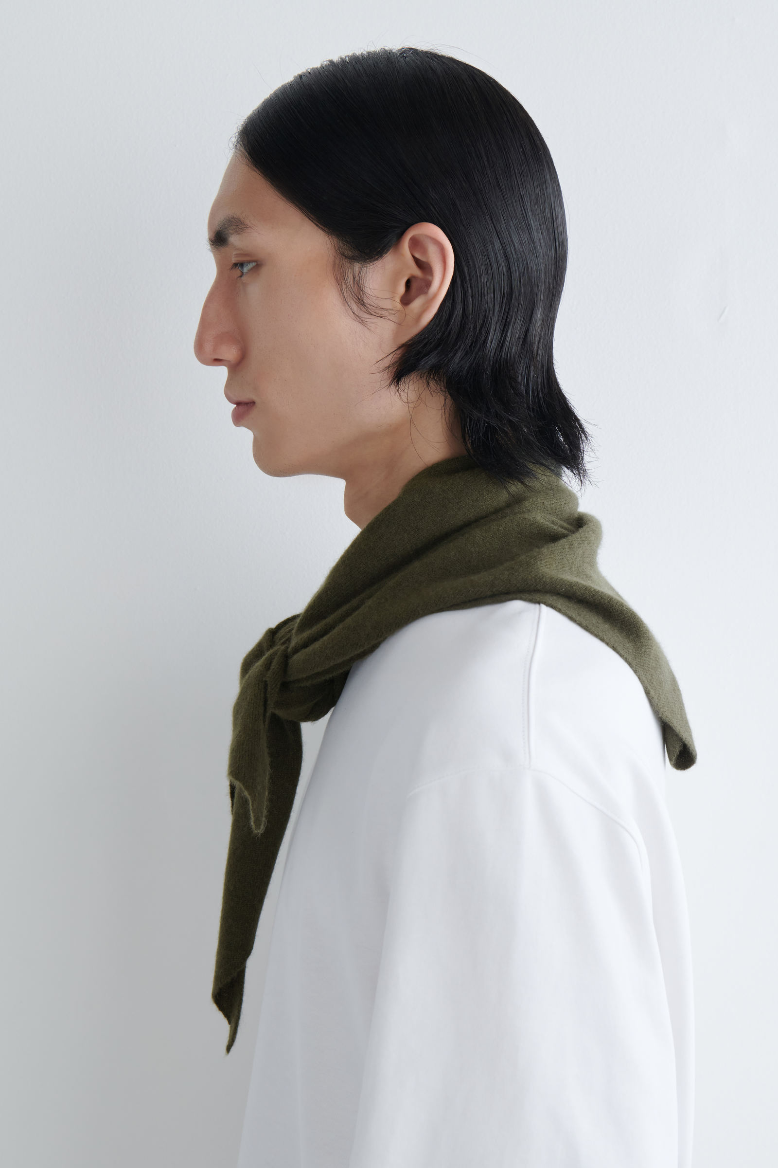 COS カシミヤ三角スカーフ ダークベージュ CASHMERE TRIANGLE SCARF カシミヤ三角スカーフ ライトブラウン｜COS