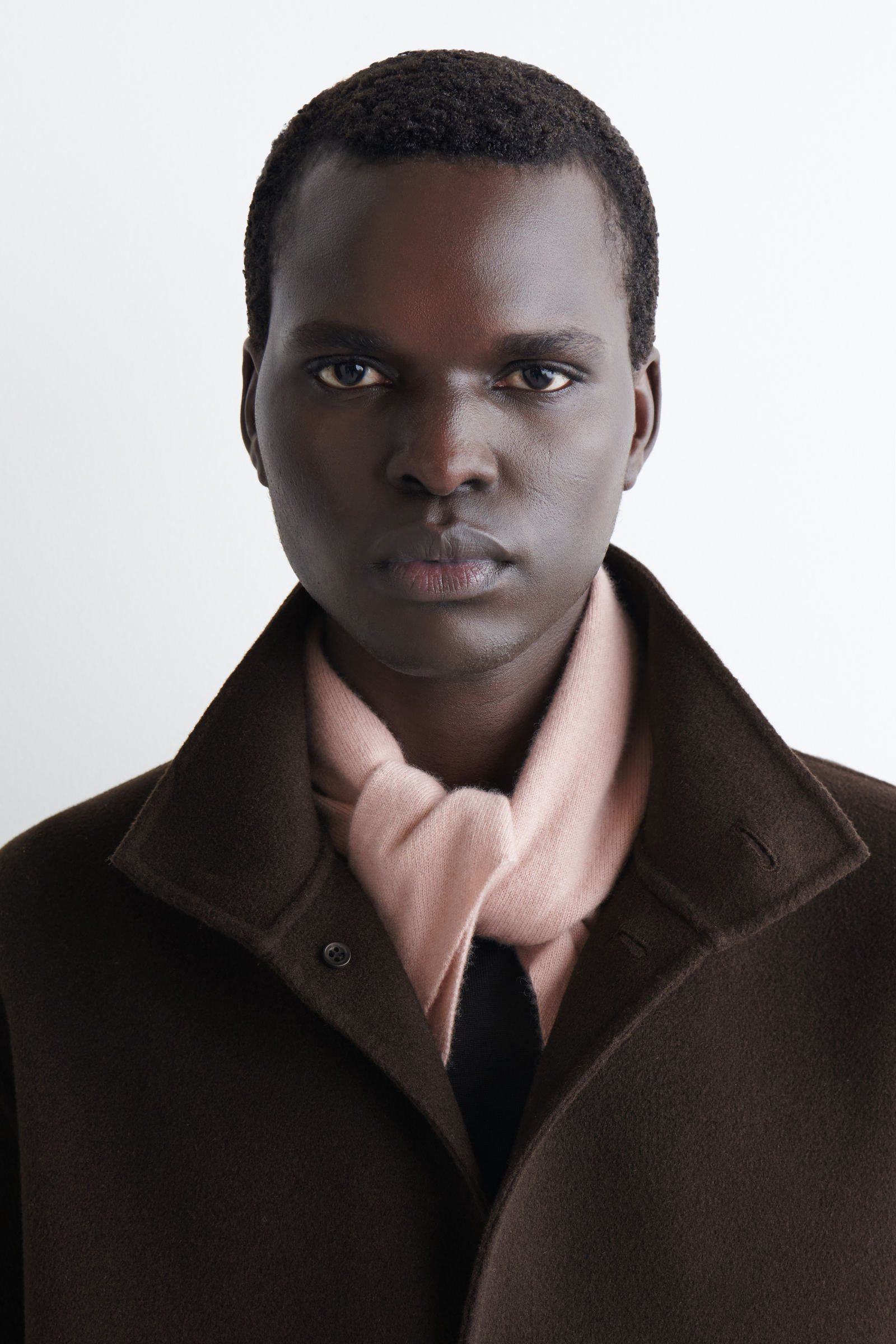 COS カシミヤ三角スカーフ ダークベージュ CASHMERE TRIANGLE SCARF カシミヤ三角スカーフ ライトブラウン｜COS
