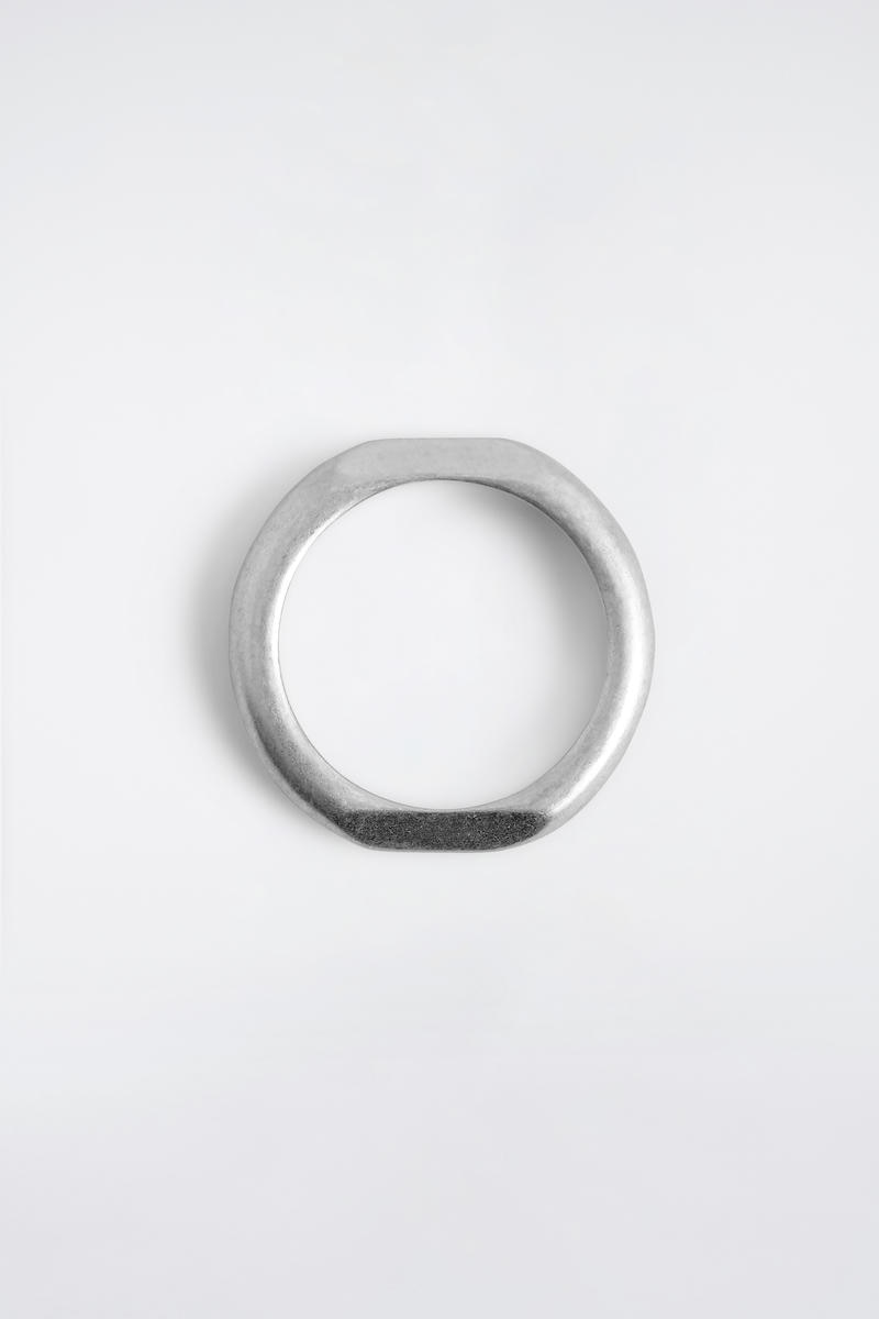 FACETED RING ファセットリング シルバー｜COS コス 公式オンラインストア