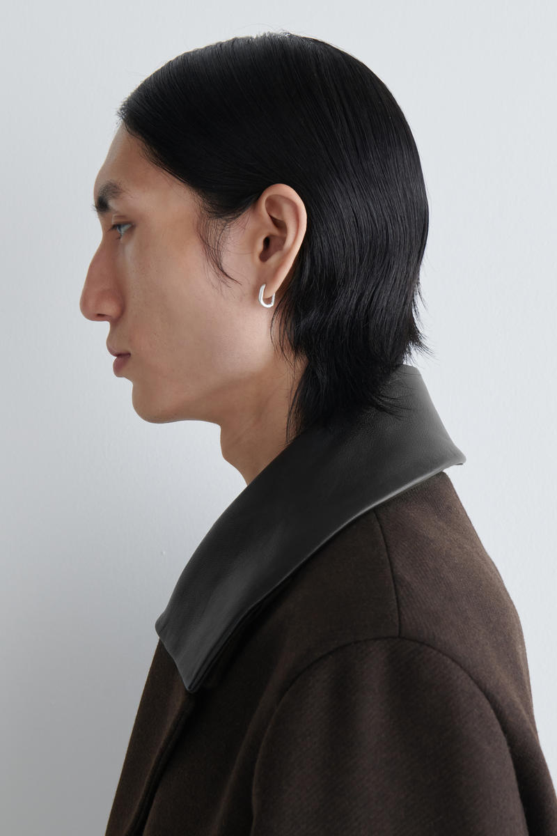 COS ファセットフープイヤリング