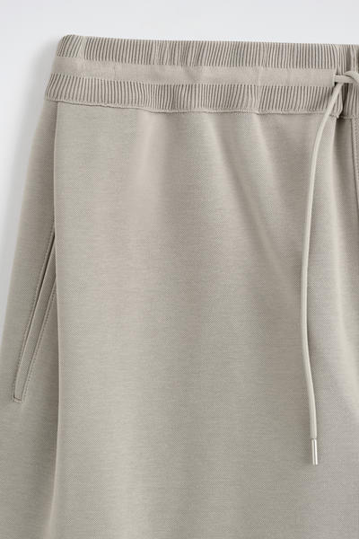 COS コットンピケ オーバーサイズ バレルレッグ ジョガーパンツ