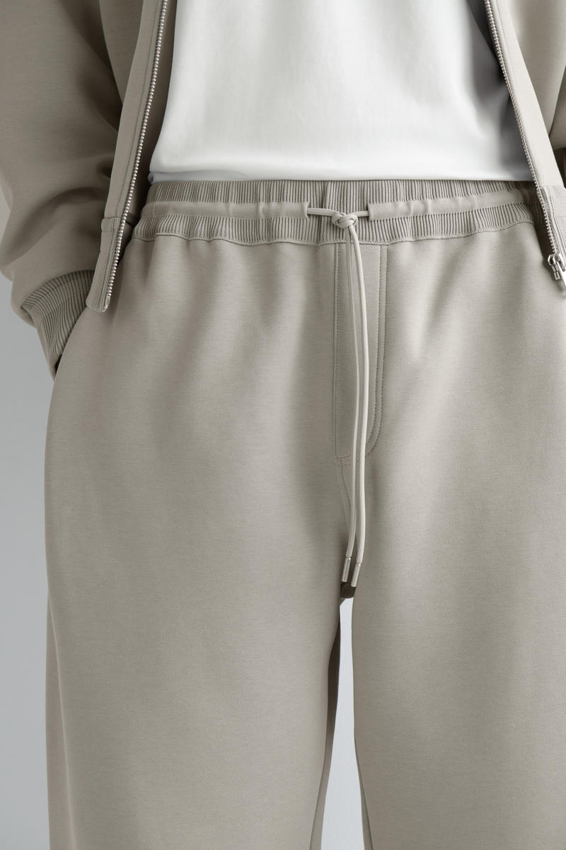 COS コットンピケ オーバーサイズ バレルレッグ ジョガーパンツ