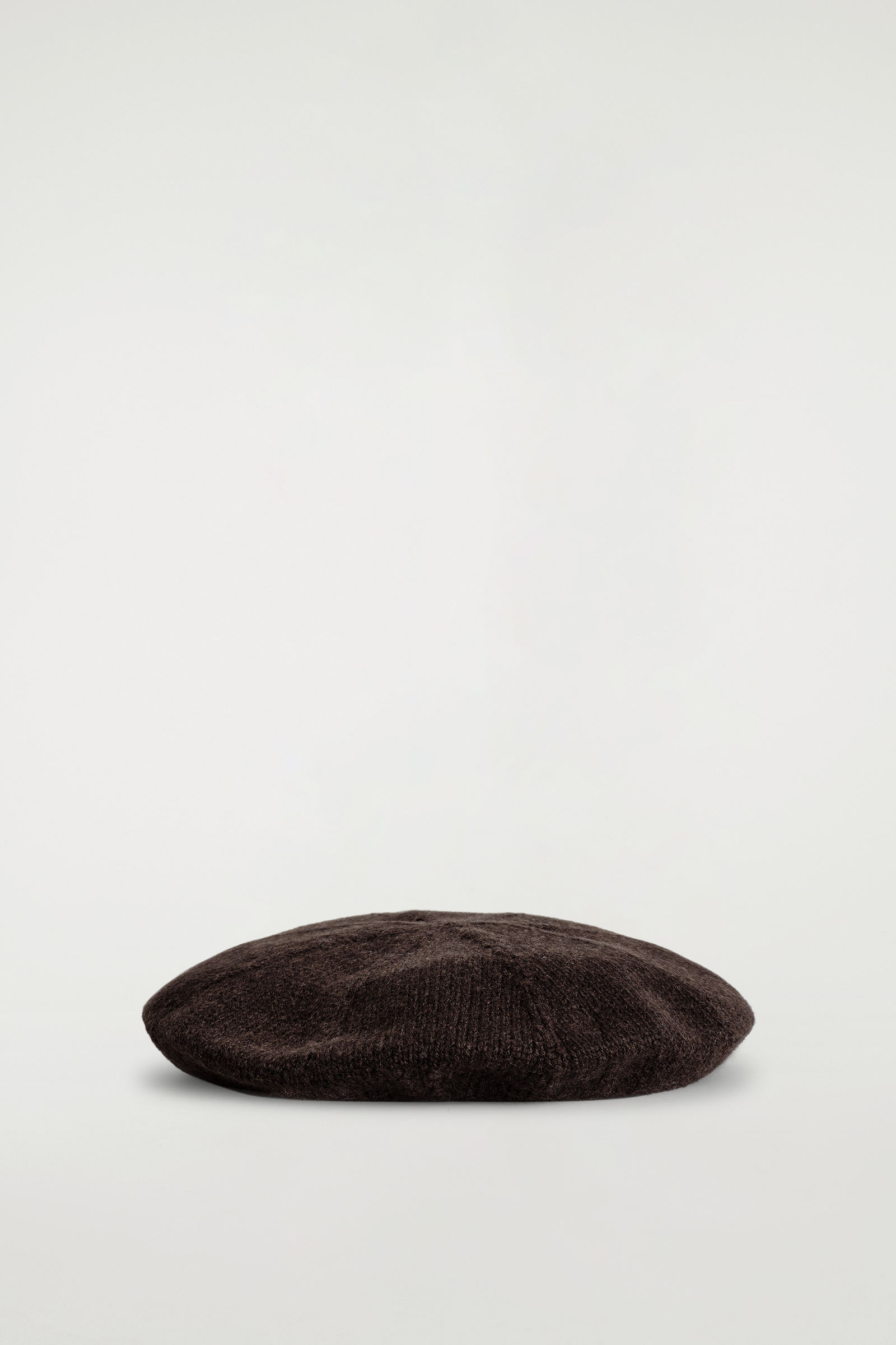 y'sウールギャバ紐がアクセントなベレー帽 WOOL-YAK BERET ウールヤクベレー帽 ダークブラウン｜COS コス 公式