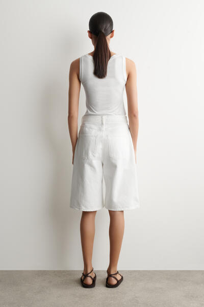 COS ニーレングス デニムショートパンツ