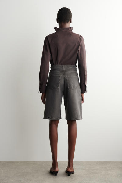 COS ニーレングスデニムショートパンツ