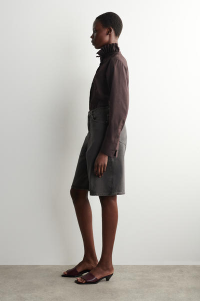 COS ニーレングスデニムショートパンツ