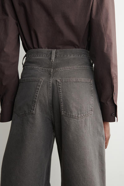 COS ニーレングスデニムショートパンツ