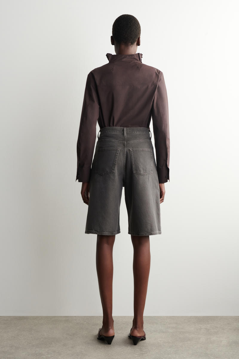 COS ニーレングスデニムショートパンツ