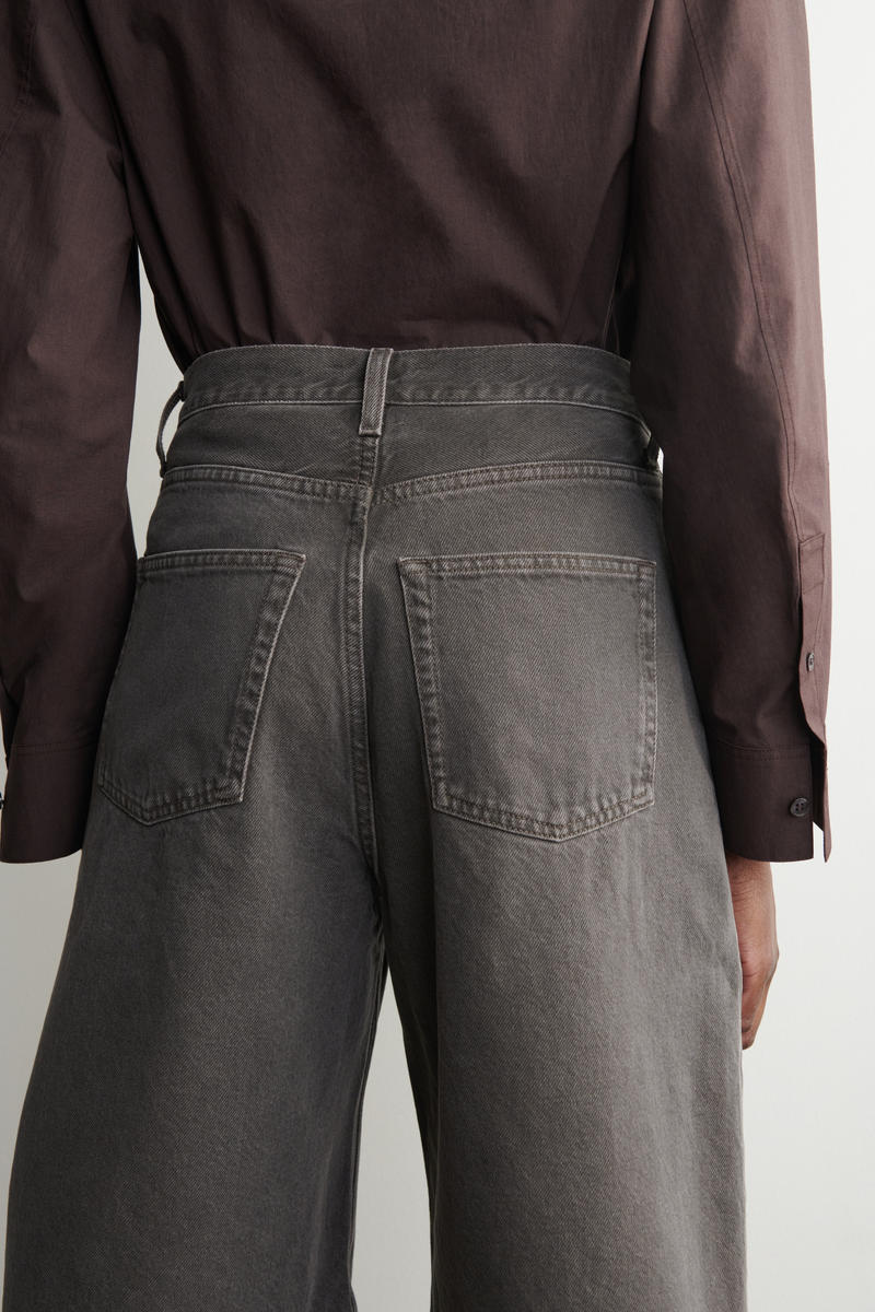 COS ニーレングスデニムショートパンツ