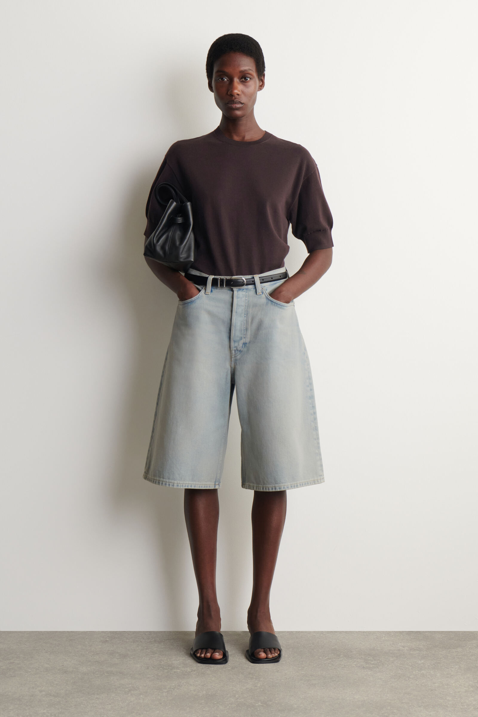 KNEE-LENGTH DENIM SHORTS ニーレングス デニムショートパンツ ライト