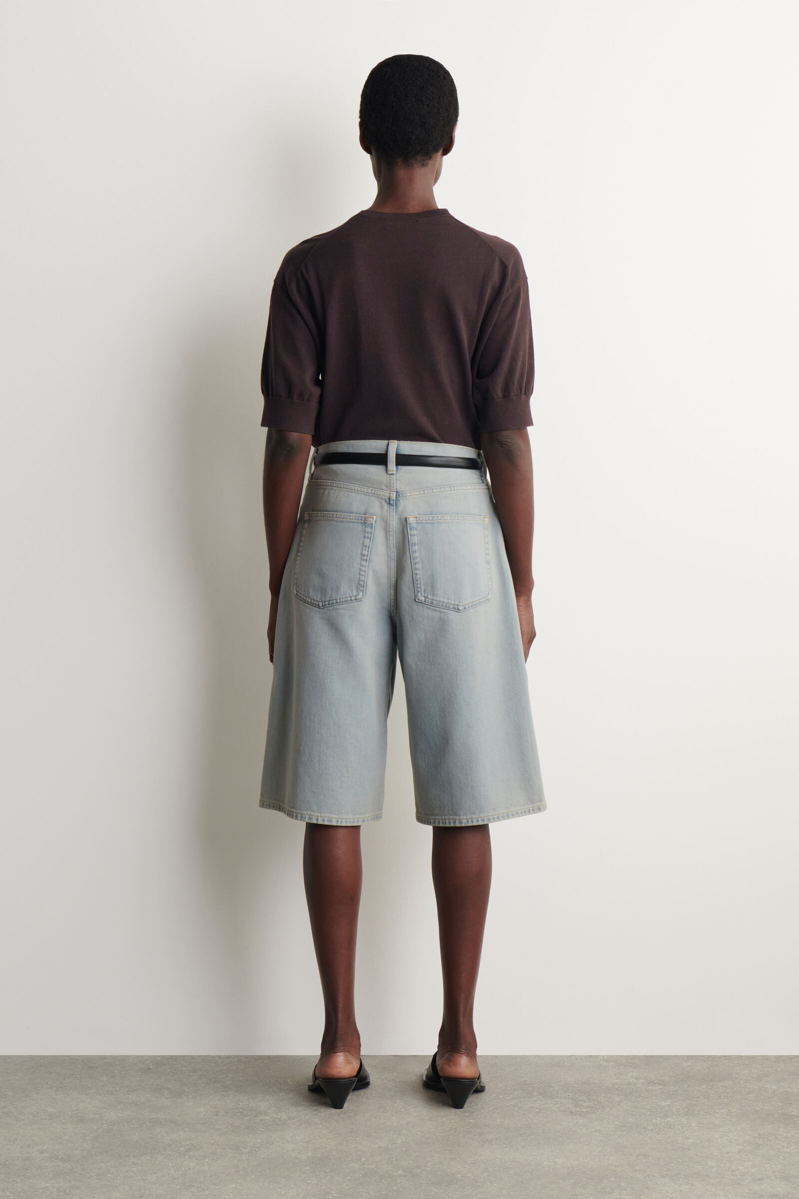 KNEE-LENGTH DENIM SHORTS ニーレングス デニムショートパンツ ライト