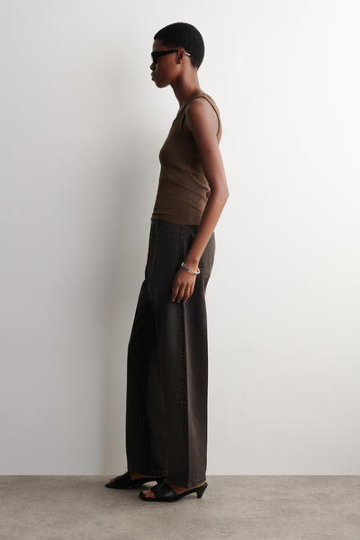 COS パッチポケット ストレートジーンズ