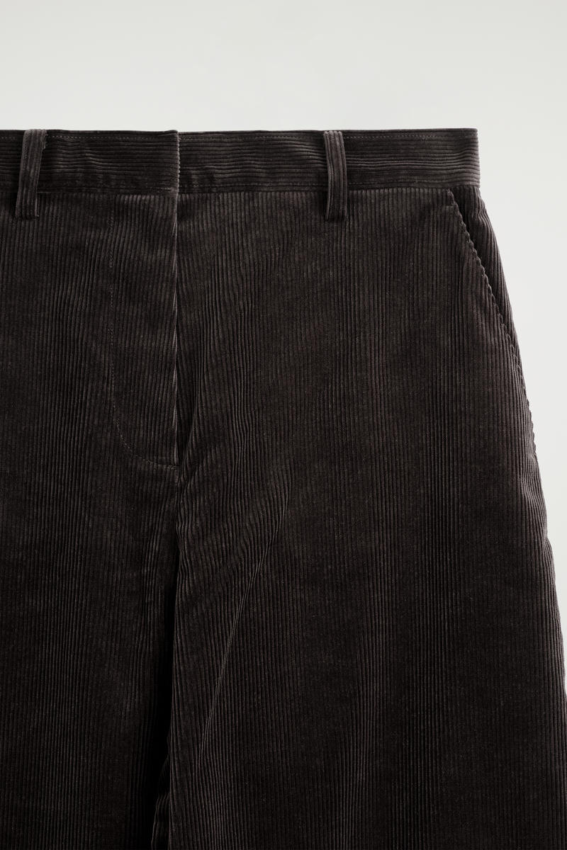 COS コーデュロイキュロット