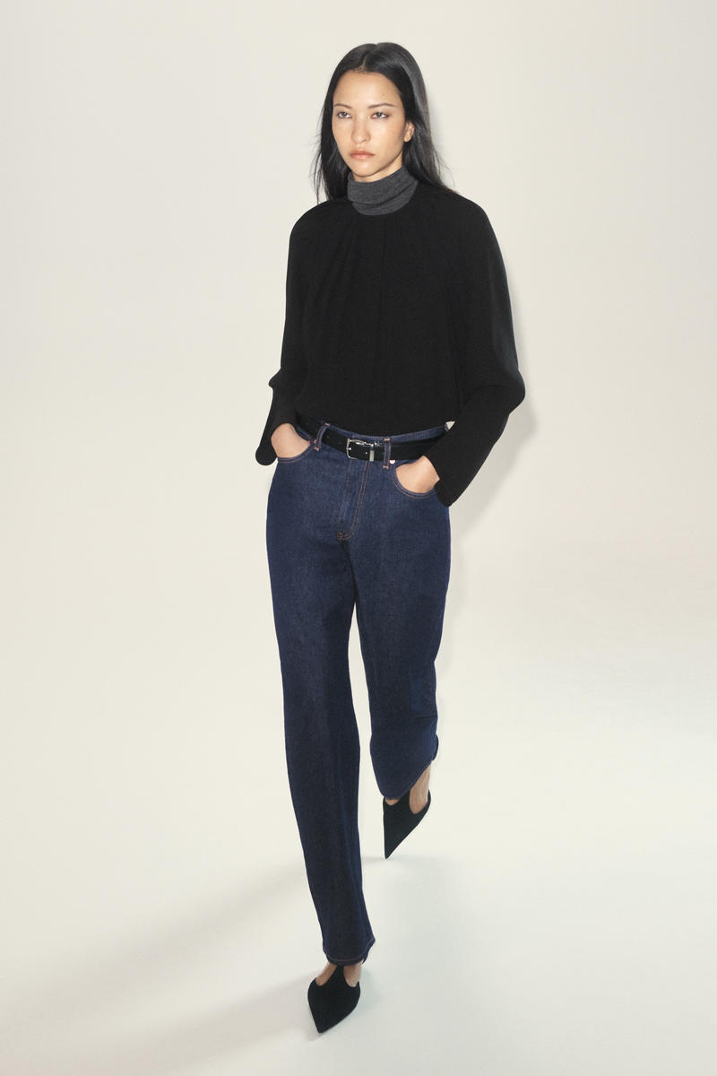 VOLUMINOUS PLEATED BLOUSE ボリュームプリーツブラウス ブラック｜COS 
