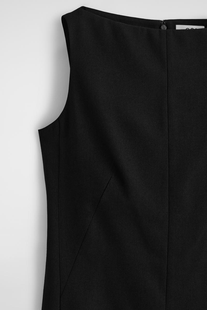 COS メリノウールブレンドのテーラードミニドレス