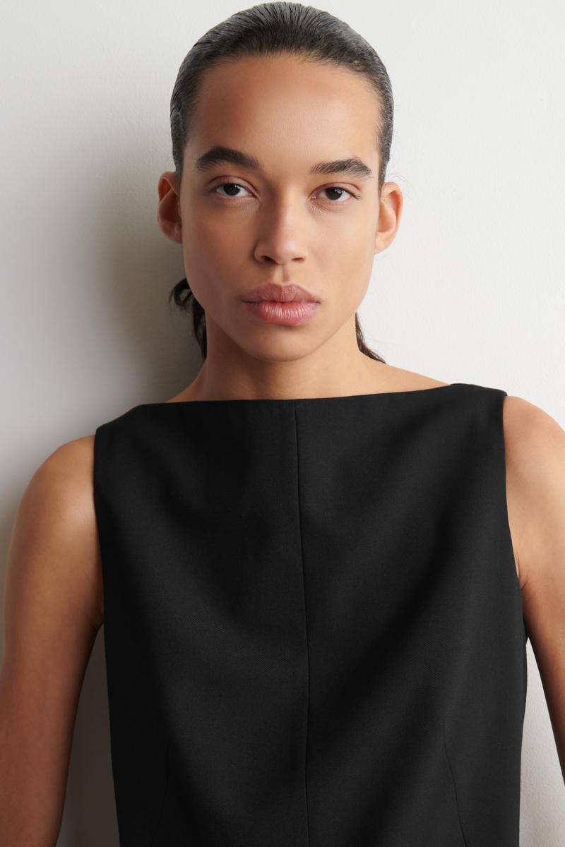 COS メリノウールブレンドのテーラードミニドレス