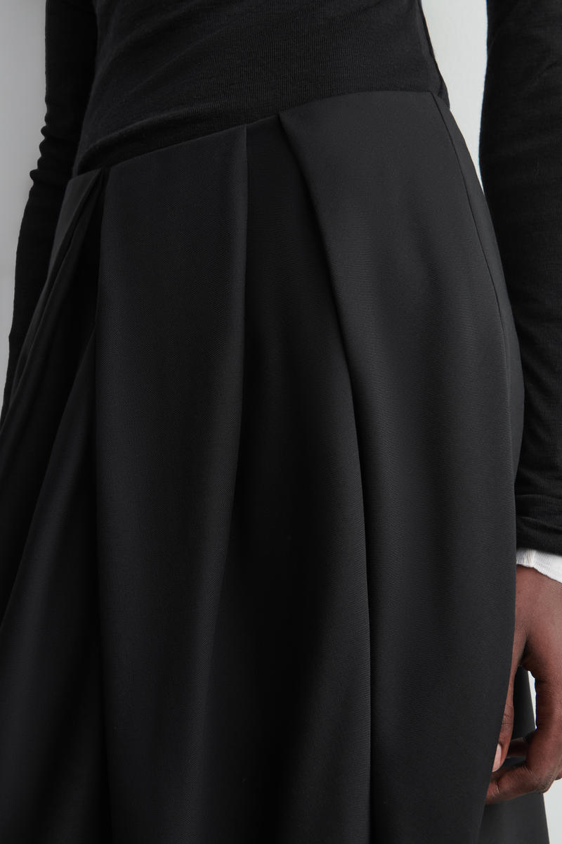 COS プリーツウールミディチューリップスカート