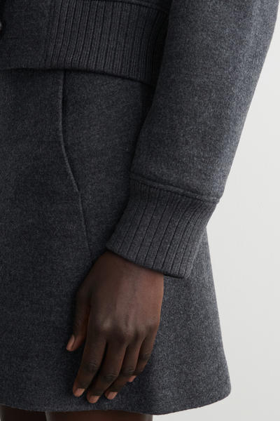 COS ボイルドメリノウールミニスカート