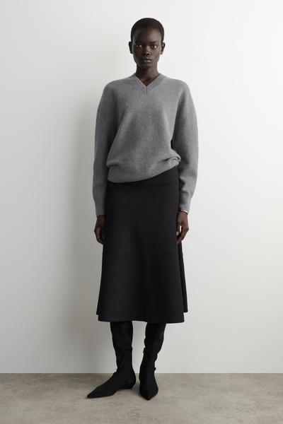 COS ラウンドウールVネックセーター