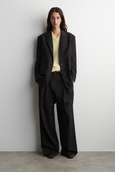 COS ラウンドウールVネックセーター