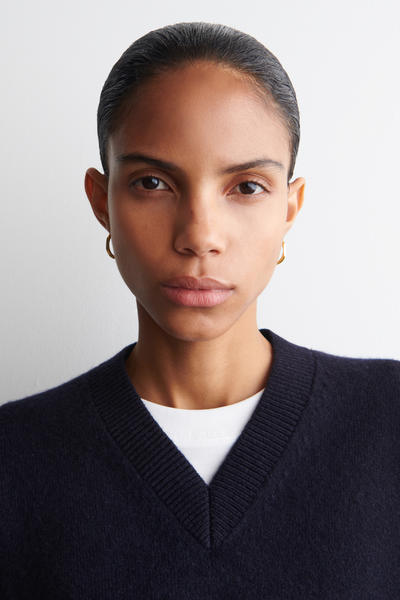 COS ラウンドウールVネックセーター