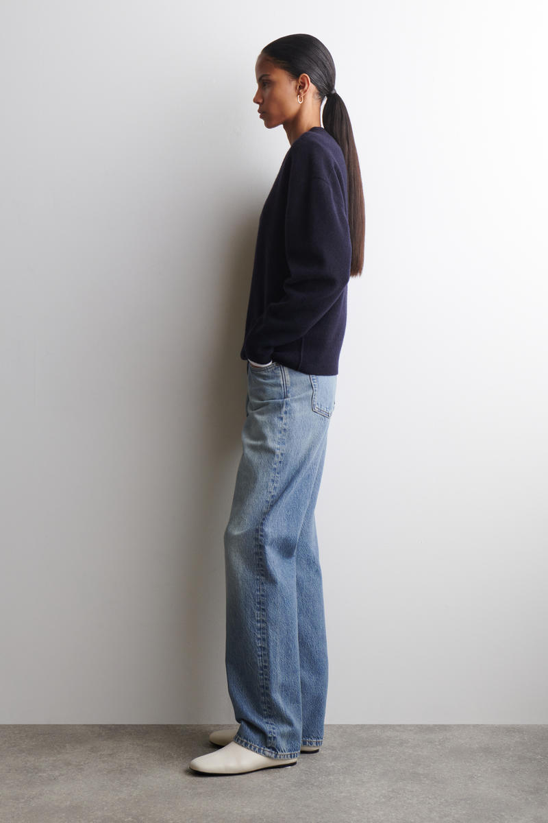 COS ラウンドウールVネックセーター