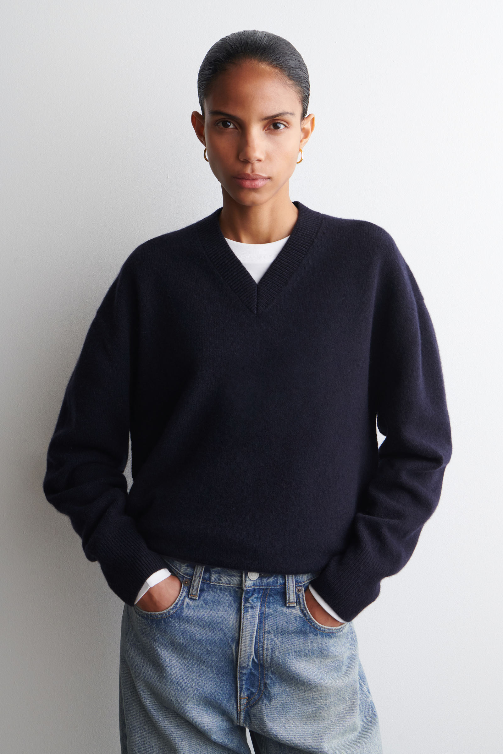 ROUNDED WOOL V-NECK JUMPER ラウンドウールVネックセーター ネイビー