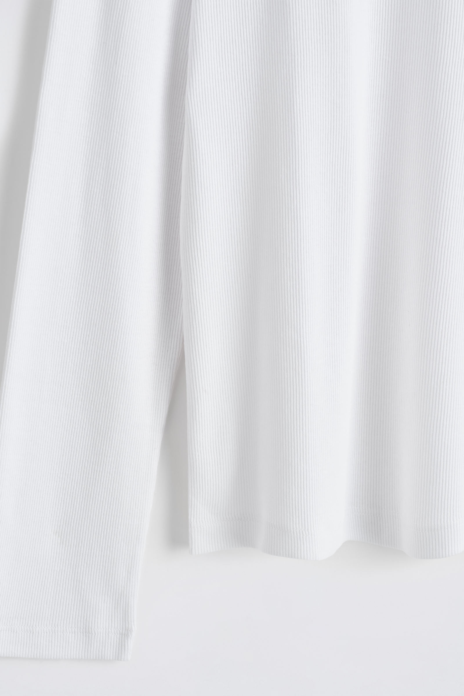 COS スリムリブコットン長袖Tシャツ ホワイト　早い者勝ち SLIM RIBBED COTTON LONG-SLEEVED T-SHIRT スリムリブコットン長袖T