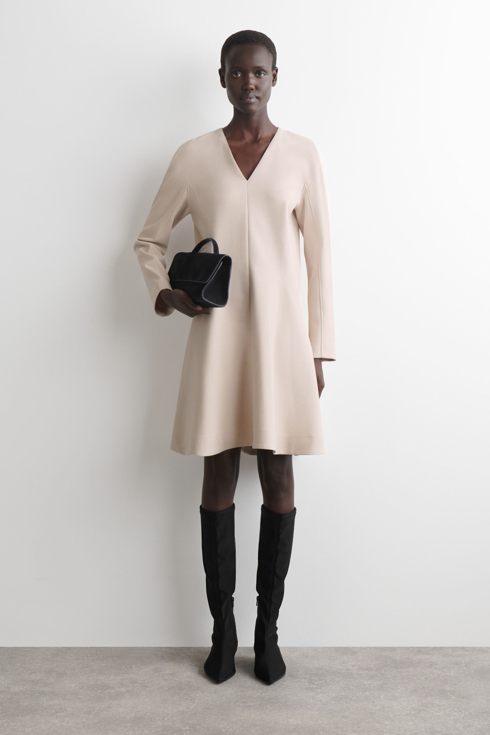 TAILORED V-NECK MINI DRESS テーラードVネックミニドレス ベージュ