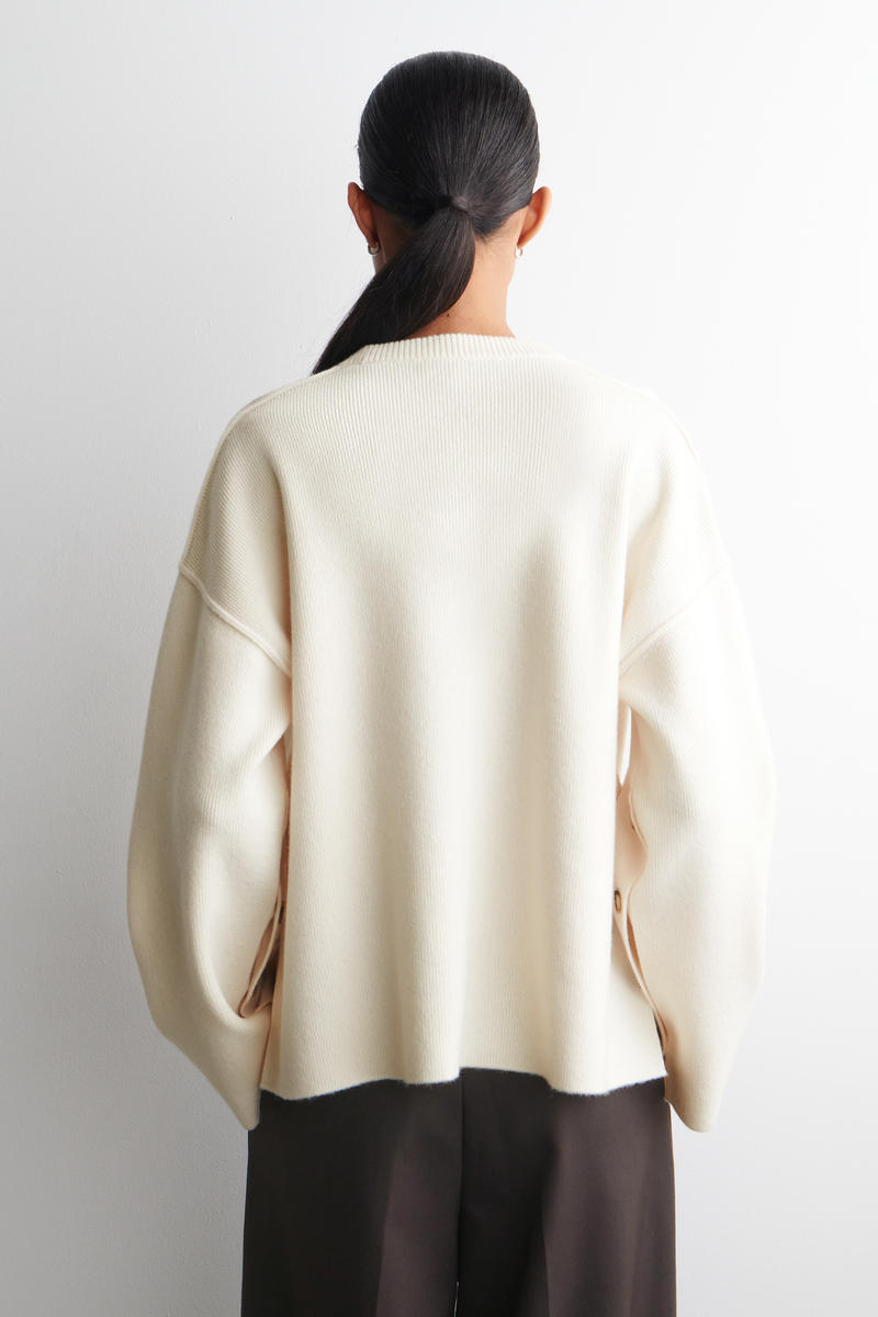 BUTTON-DETAIL MERINO WOOL JUMPER ボタンディテールメリノウール