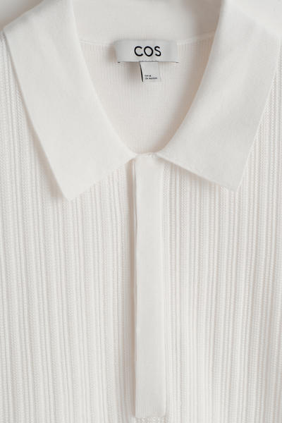 COS テクスチャードパネル　コットンポロシャツ