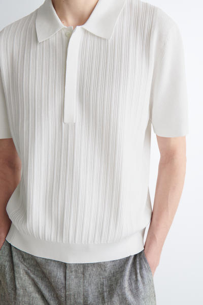 COS テクスチャードパネル　コットンポロシャツ