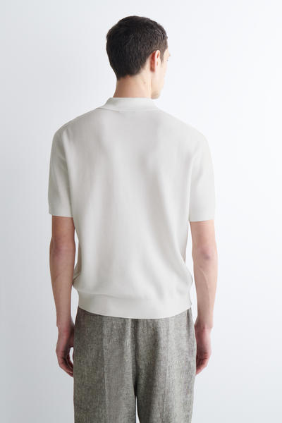 COS テクスチャードパネル　コットンポロシャツ