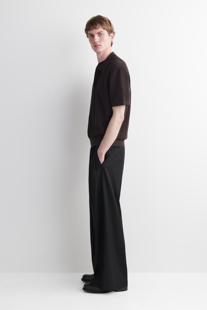 COS テクスチャードパネル　コットンポロシャツ