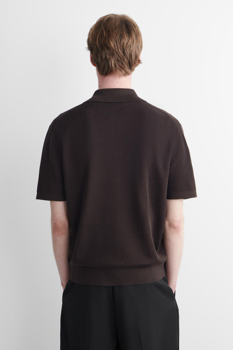 COS テクスチャードパネル　コットンポロシャツ