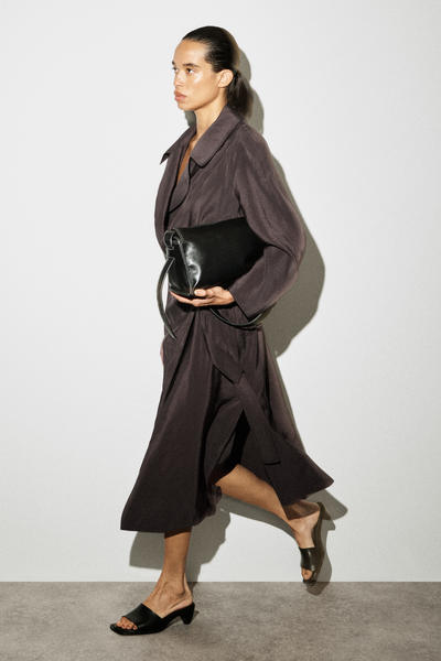 COS ユーティリティ トレンチ風ミディドレス