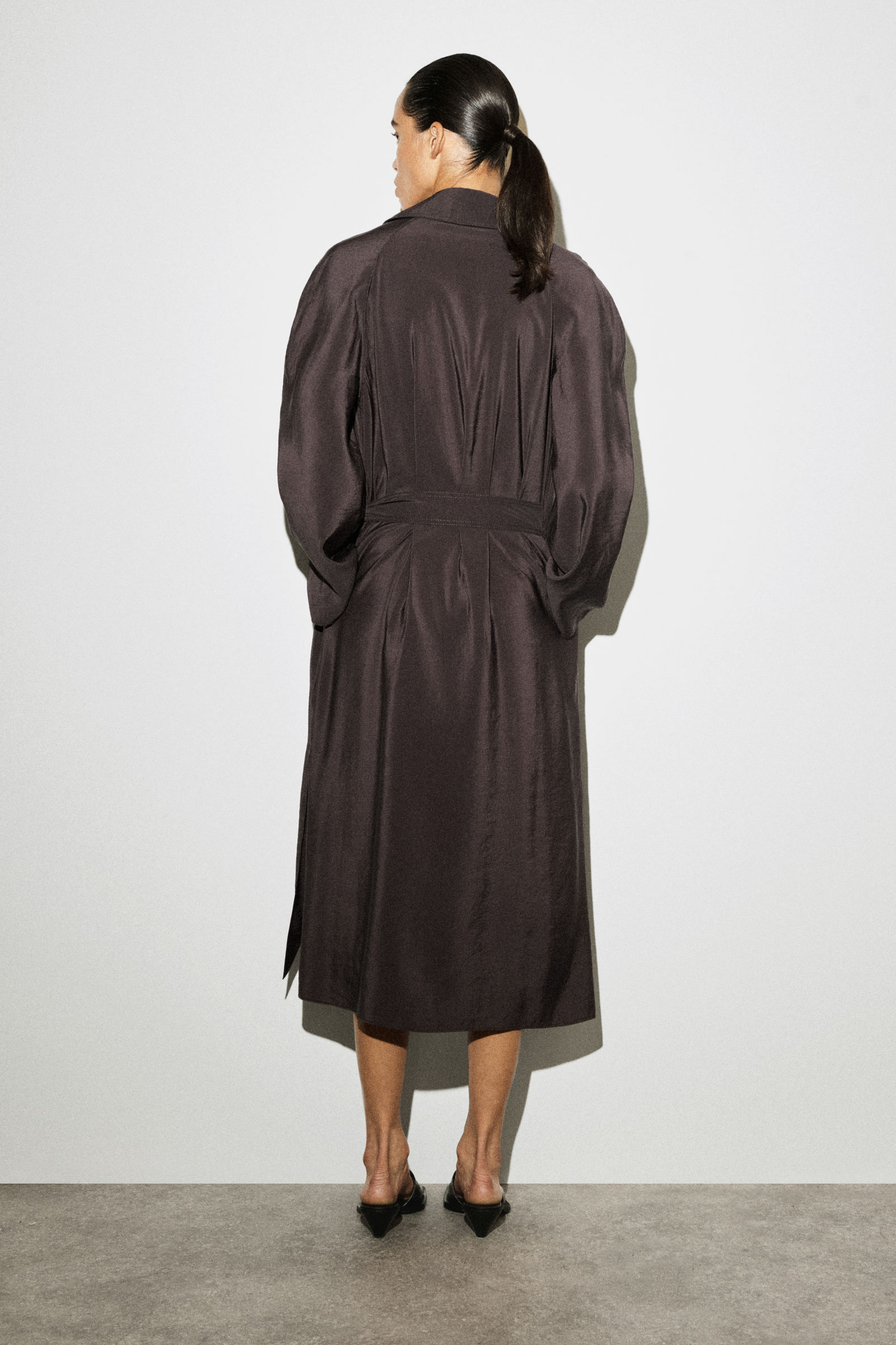 UTILITY TRENCH-STYLE MIDI DRESS ユーティリティ トレンチ風ミディ