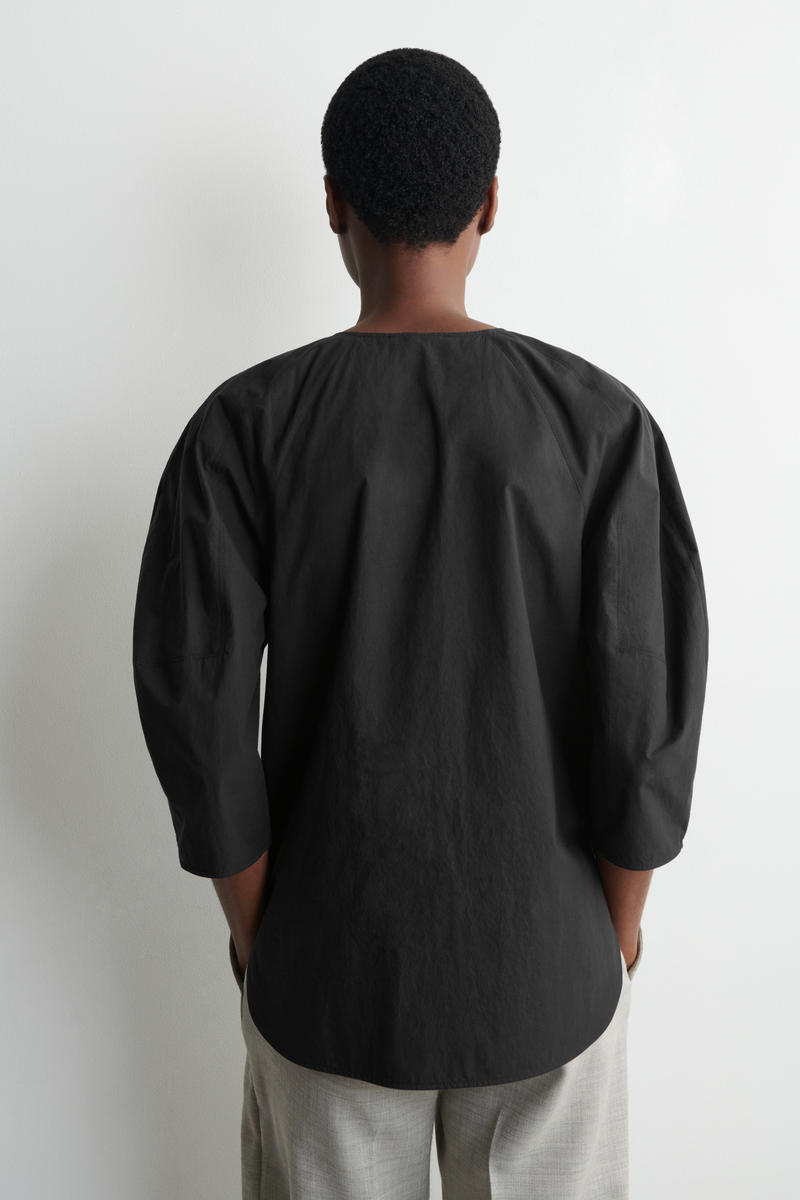 COS 彫刻的なピマコットン ポプリンブラウス