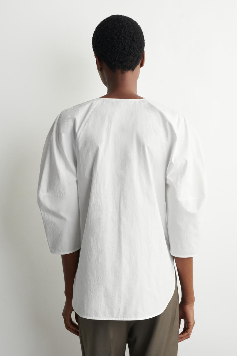 COS 彫刻的なピマコットン ポプリンブラウス