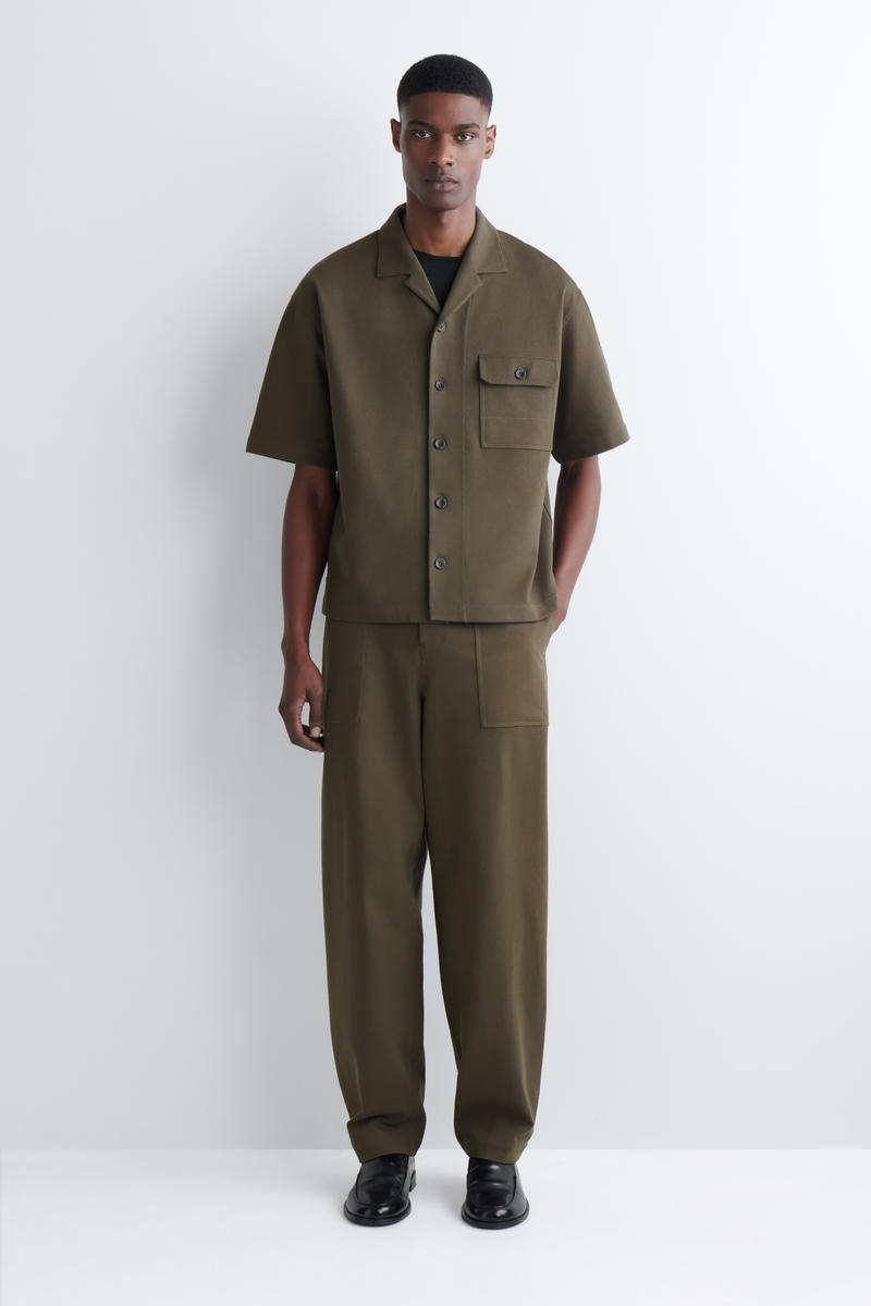 COS コットンユーティリティシャツ