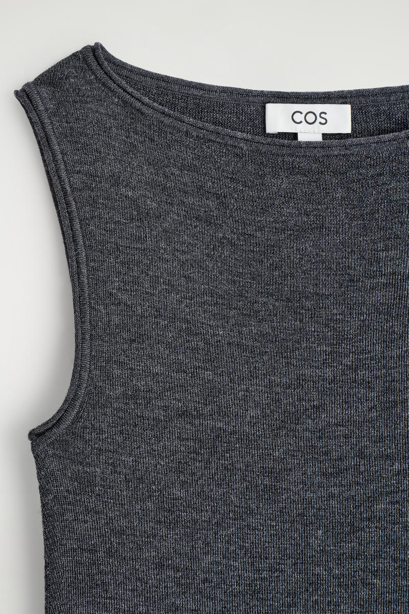 COS メリノウールミニドレス