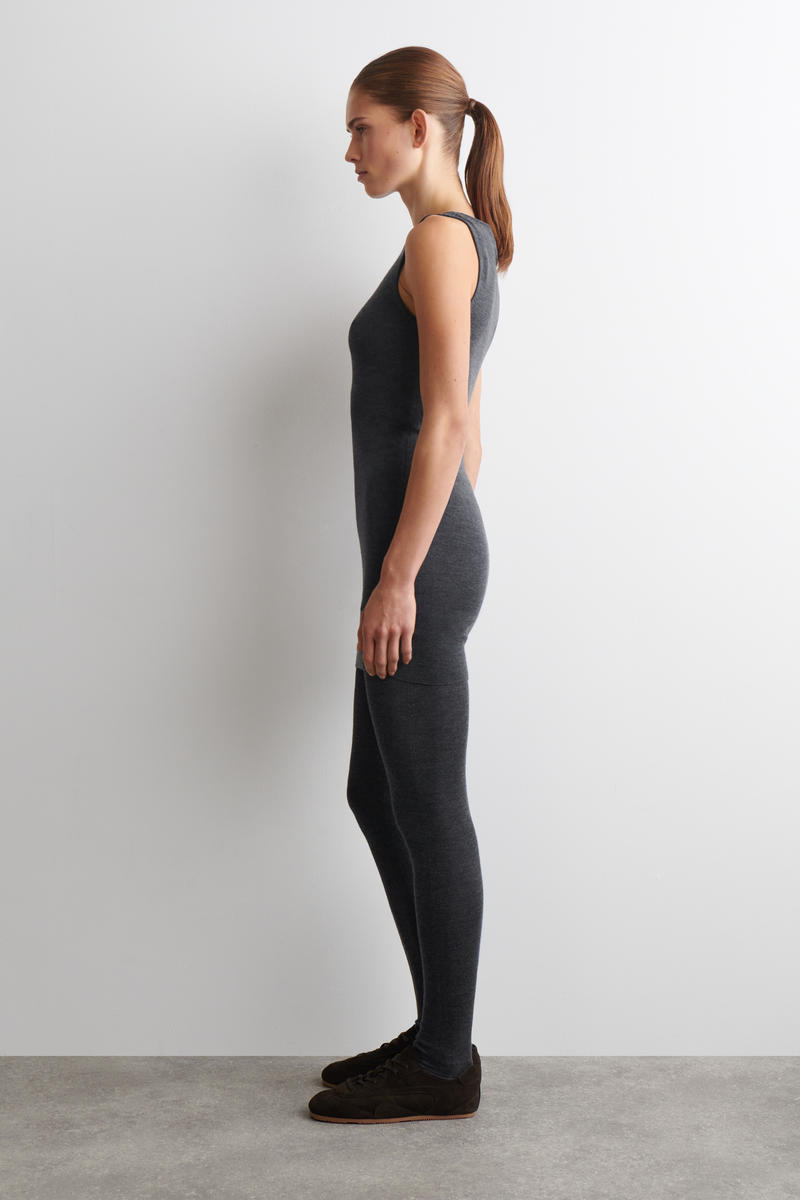 COS メリノウールミニドレス