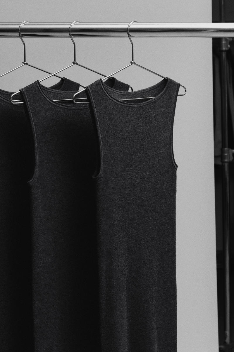 COS メリノウールミニドレス