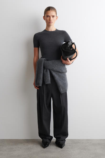 COS メリノウールTシャツ