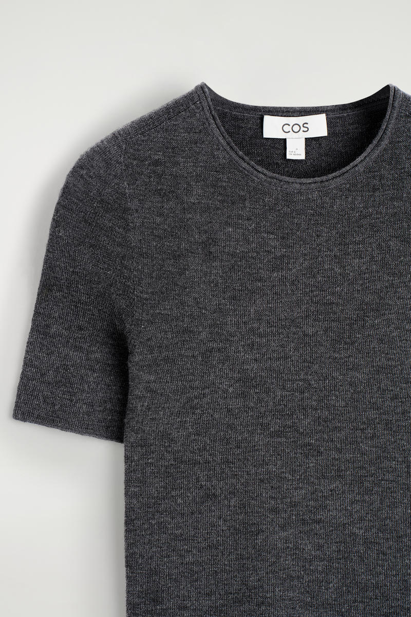COS メリノウールTシャツ